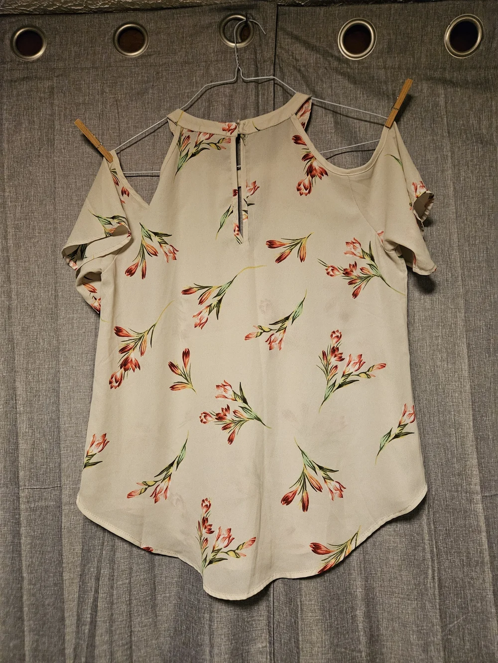 🤑Sienna Sky Cream Cold-Shoulder Floral Blouse